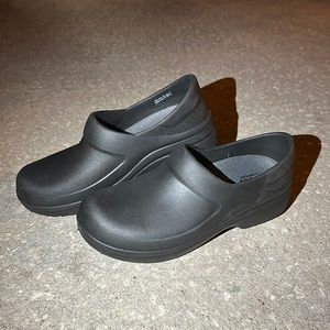 Slip Resistant Croc Work Shoes